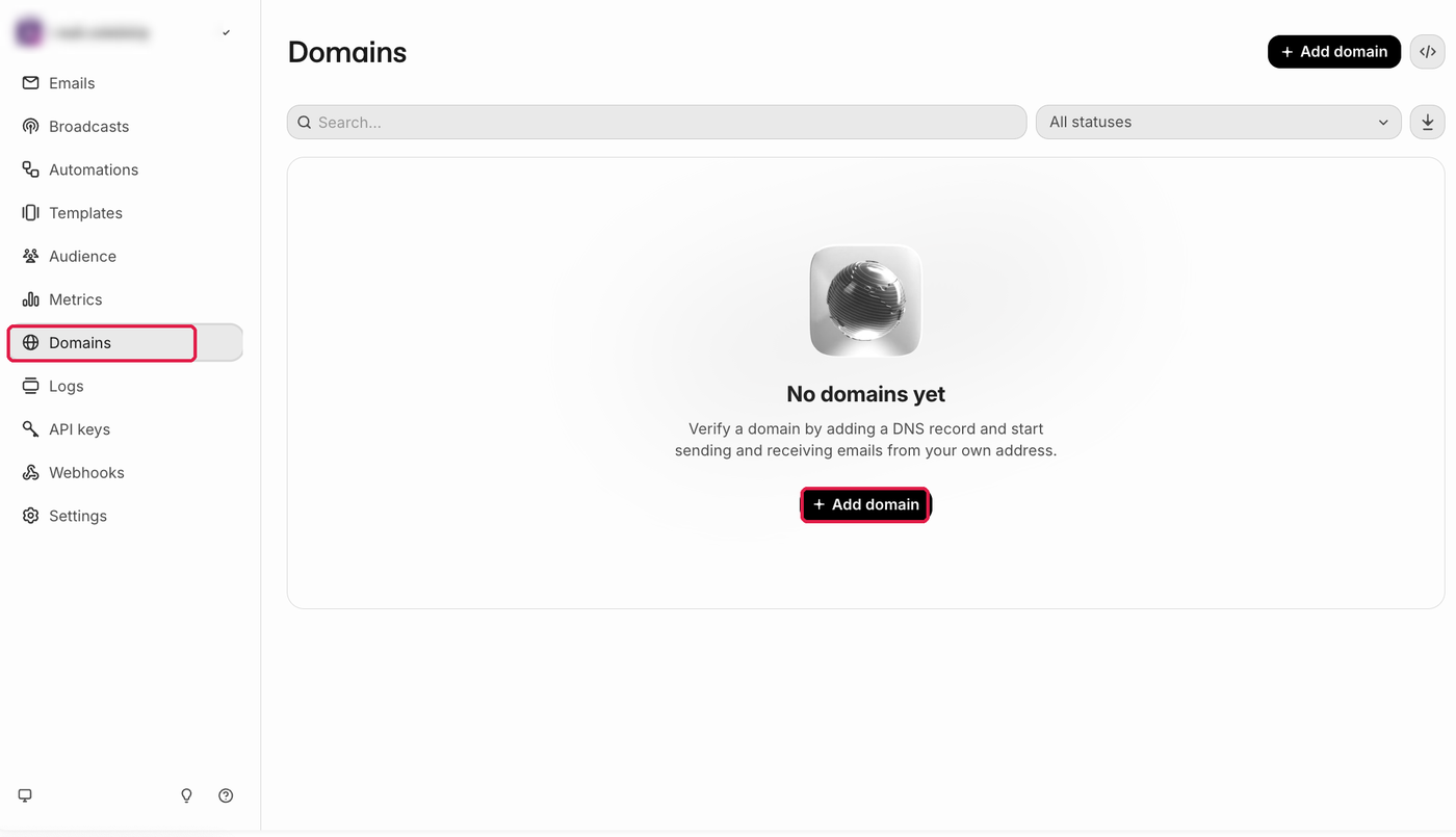 ResendのDomains画面。DomainsとAdd domainに赤枠